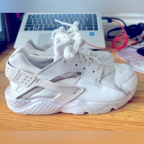 Girls Nike Huaraches - Picture 4 of 5